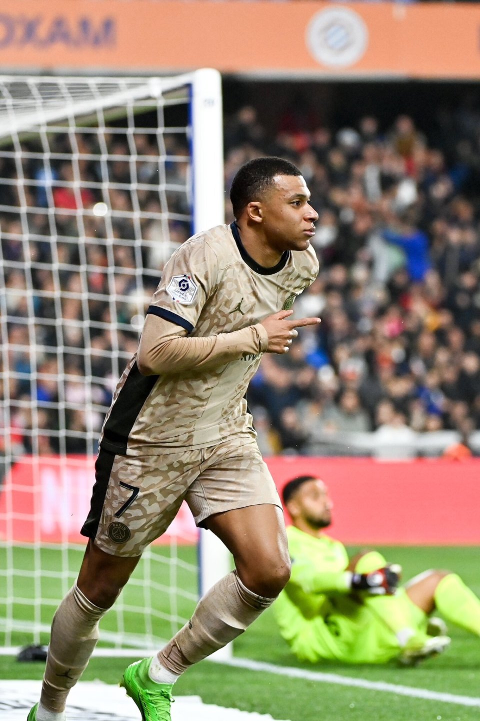 包含姆巴佩回归赛场,关键助攻首场状态亮眼,热火观众沸腾!的词条 包含姆巴佩回归赛场,关键助攻首场状态亮眼,热火观众沸腾!的词条